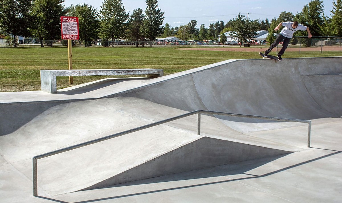 Armada skatepark Trucks and Fins